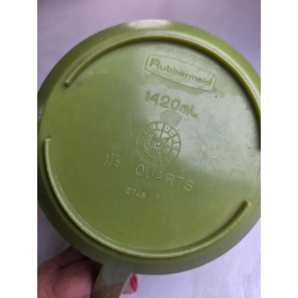 Vintage Rubbermaid Avocado Green Pitcher 1.5 Quart Straining Lid 2745 Retro MCM